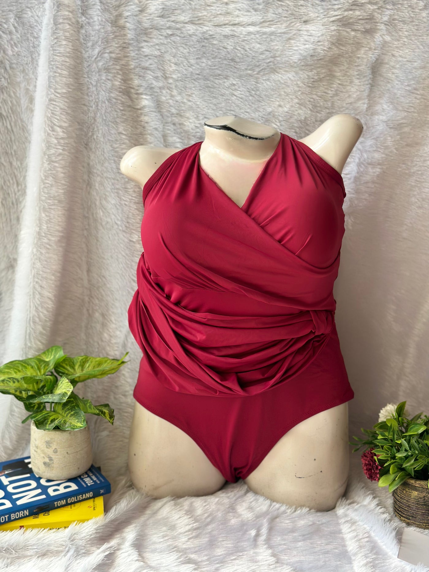 Rose elegance : Red monokini swimsuit